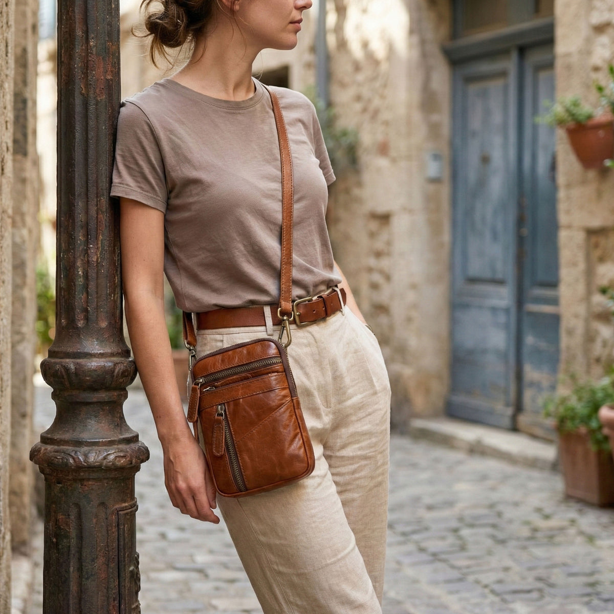 Luna Leather Smartphone Bag